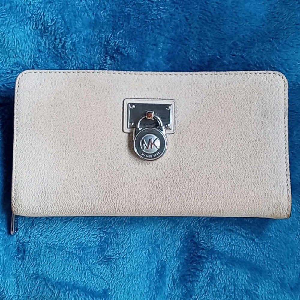 Michael kors beige zip wallet